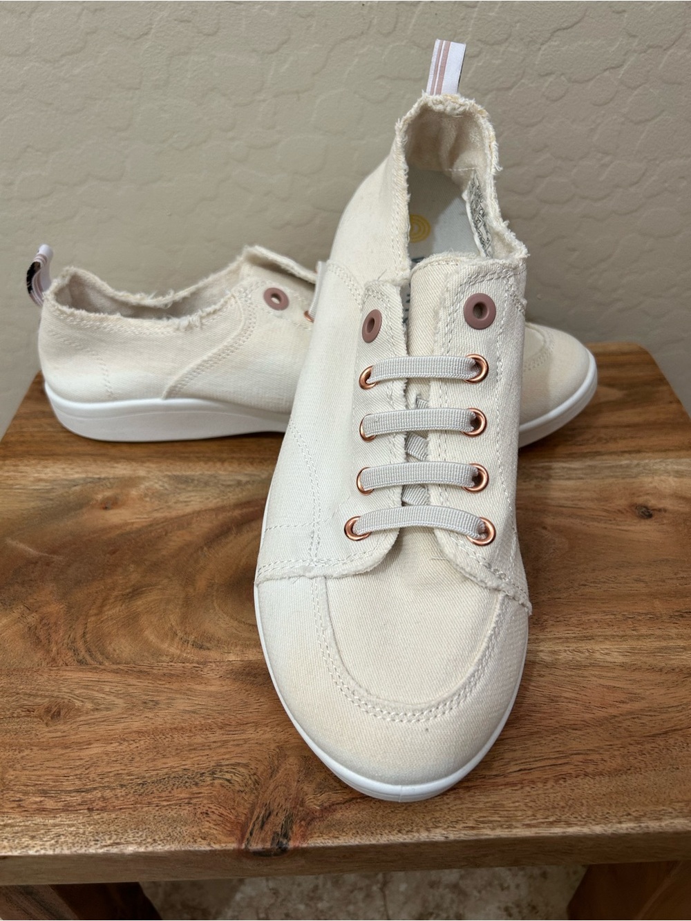 NWOT Vionic Cream Canvas Slip-On Sneakers with Rose Gold Eyelets